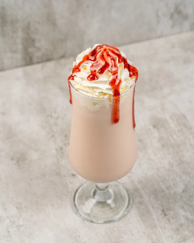 Strawberry Milk Shake - FiLLi Cafe