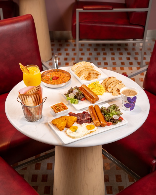 FiLLi Cafe Qatar breakfast spread with chapati, eggs, and karak